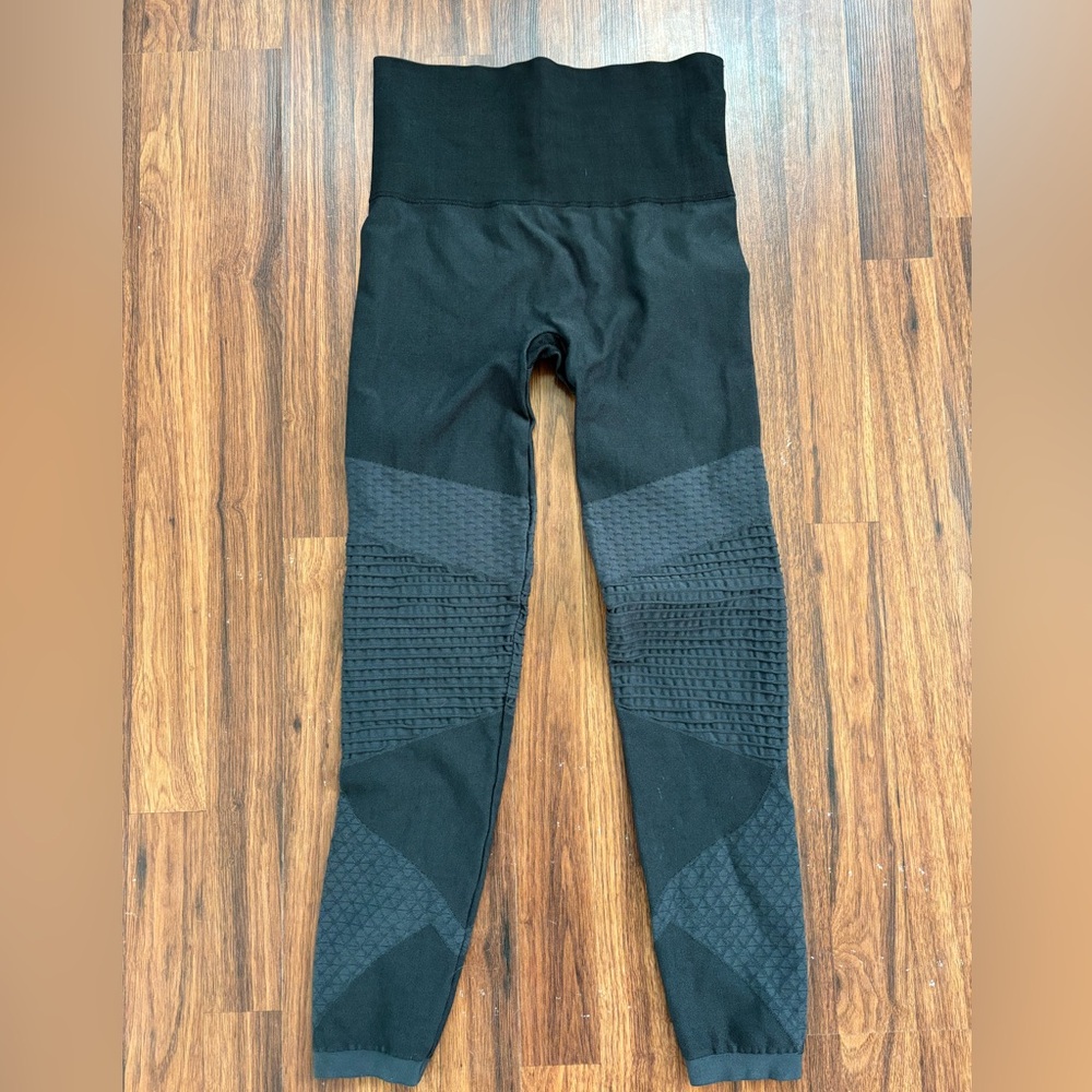 SPANX Women's Black and Gray Leggings